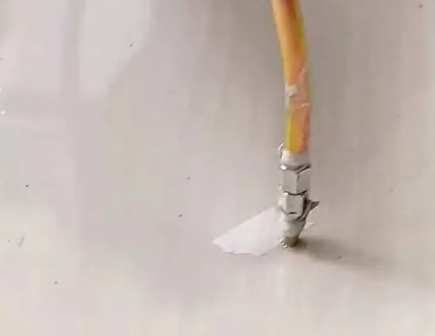 延津瓷砖空鼓维修公司专业解答在瓷砖铺贴过程中，如果使用的砂料过粗（如全部使用了粗砂），可能会导致以下问题